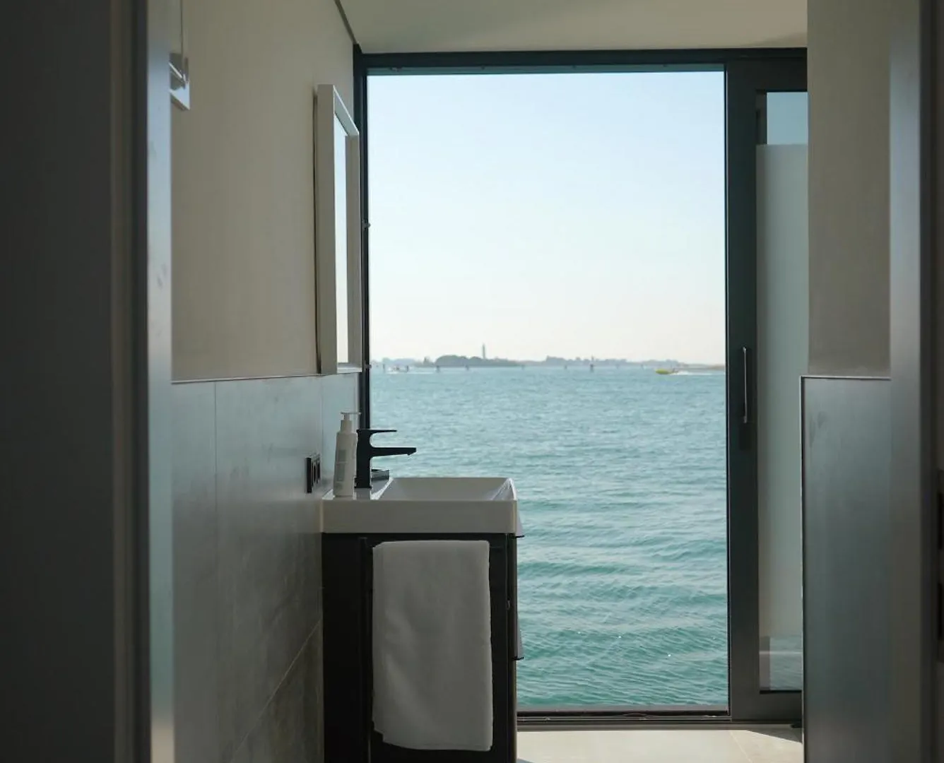 Botel AQVA The Exclusive Water Loft in Venice Hotel