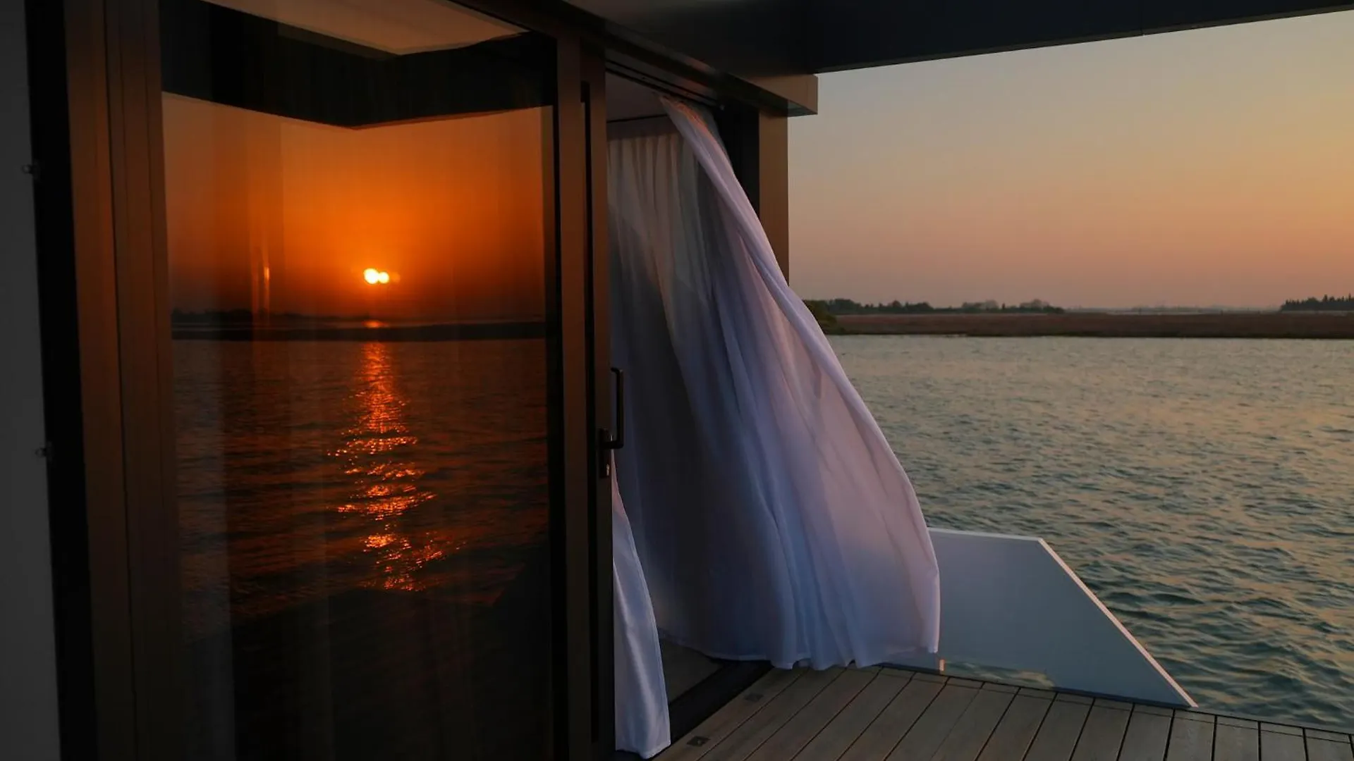 AQVA The Exclusive Water Loft in Venice Hotel Botel
