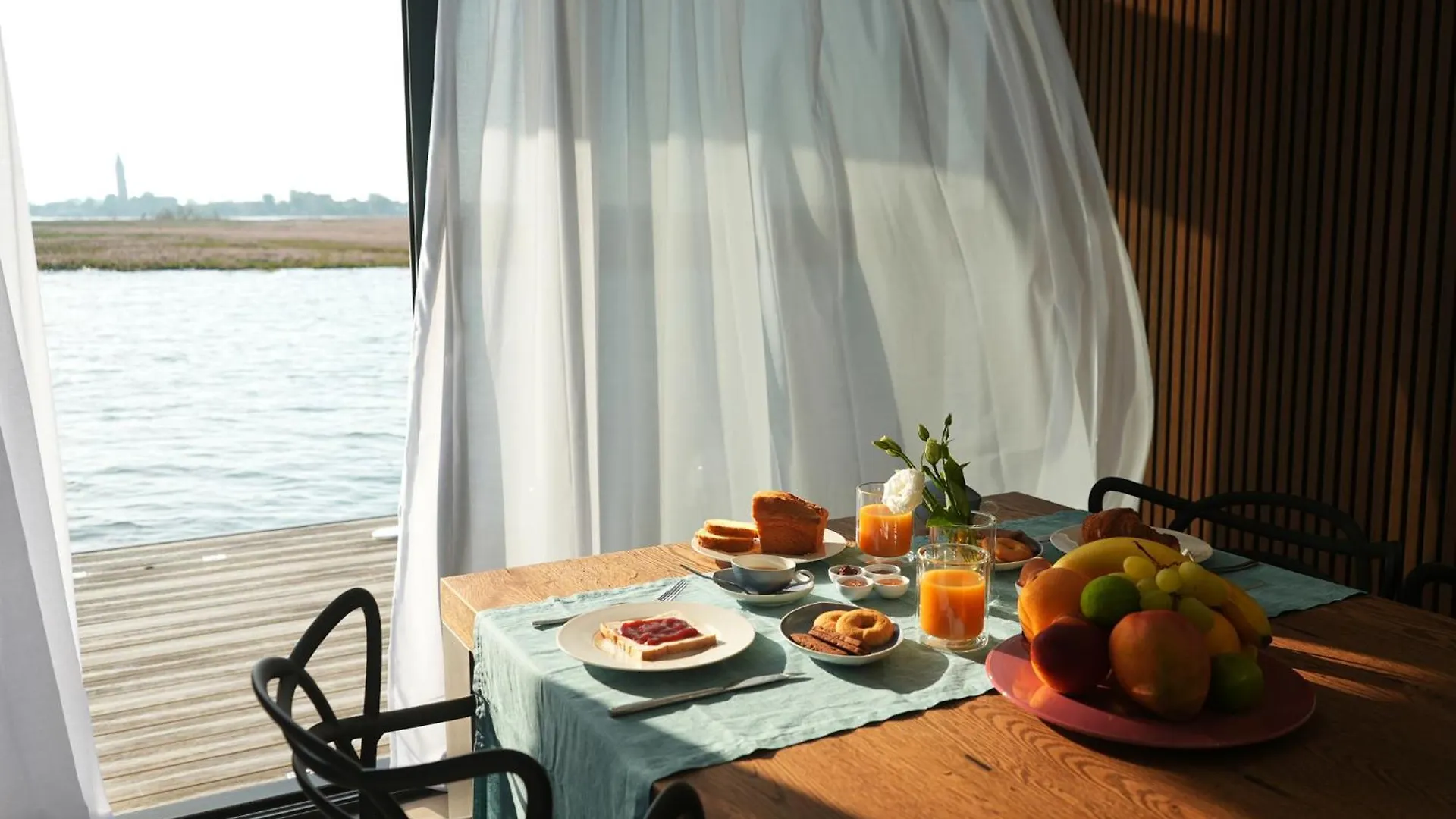Botel AQVA The Exclusive Water Loft in Venice Hotel