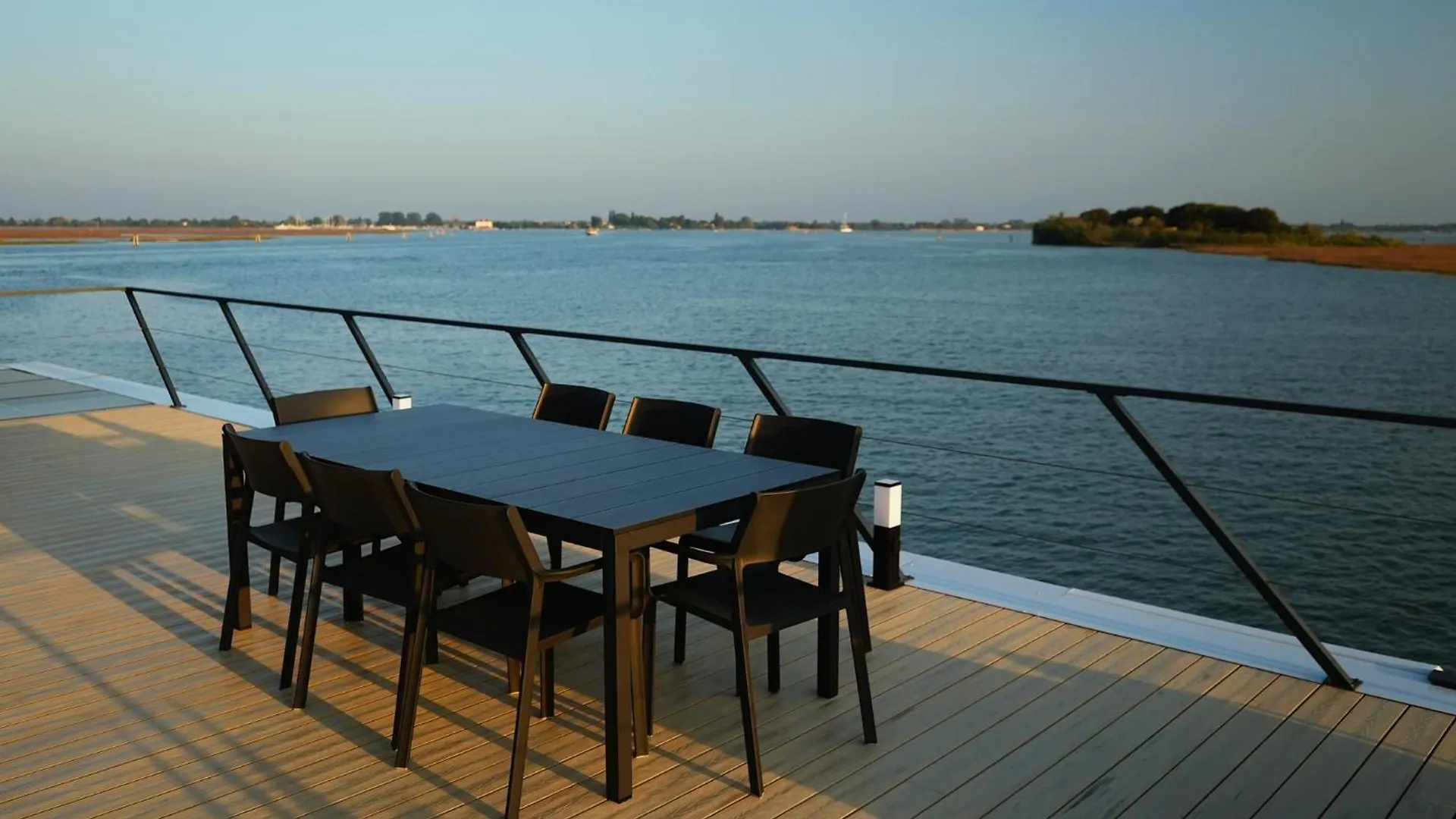 AQVA The Exclusive Water Loft in Venice Hotel Botel